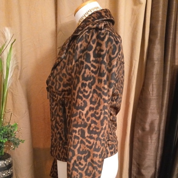 Stylish Leopard Print Jacket ๐ - Picture 4 of 6